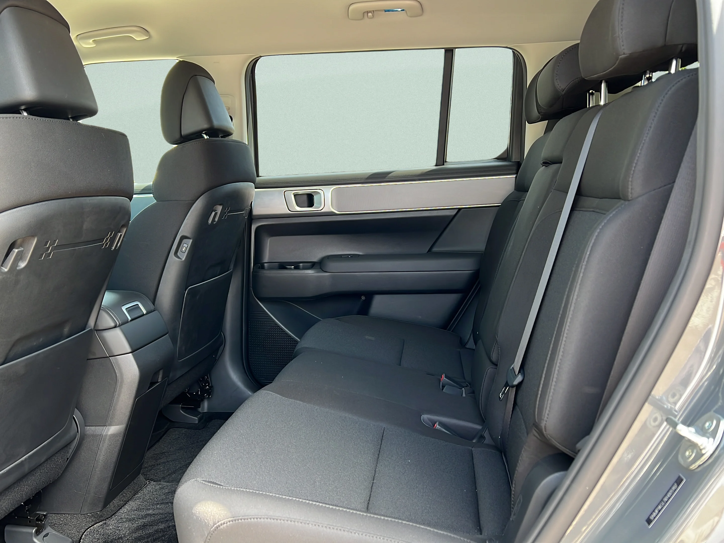 Used 2024 Hampton Gray Hyundai SE image 13