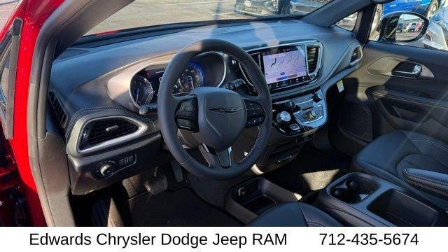 2026 Chrysler Pacifica Select - Photo 13