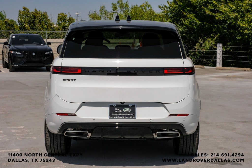 New 2026 Fuji White Land Rover Dynamic SE image 7