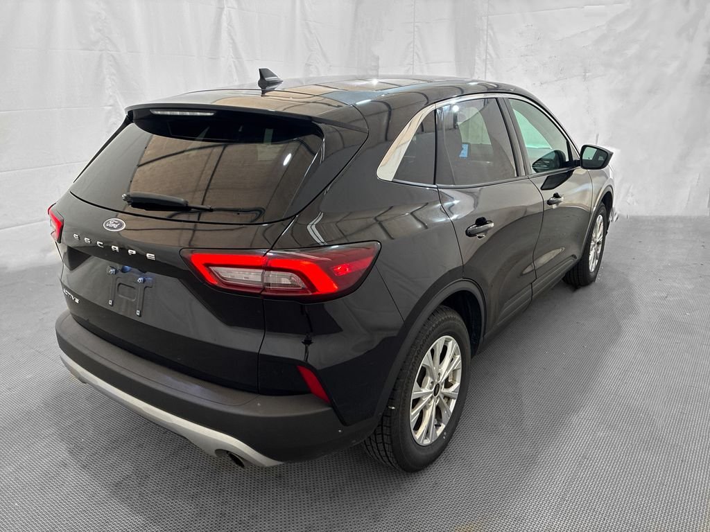 Used 2024 Black Metallic Ford Active image 7