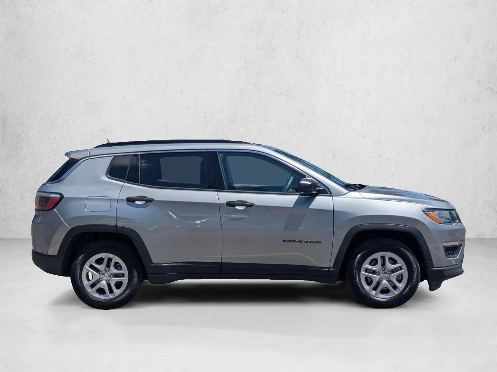 Used 2020 Billet Silver Metallic Clearcoat Jeep Sport image 4