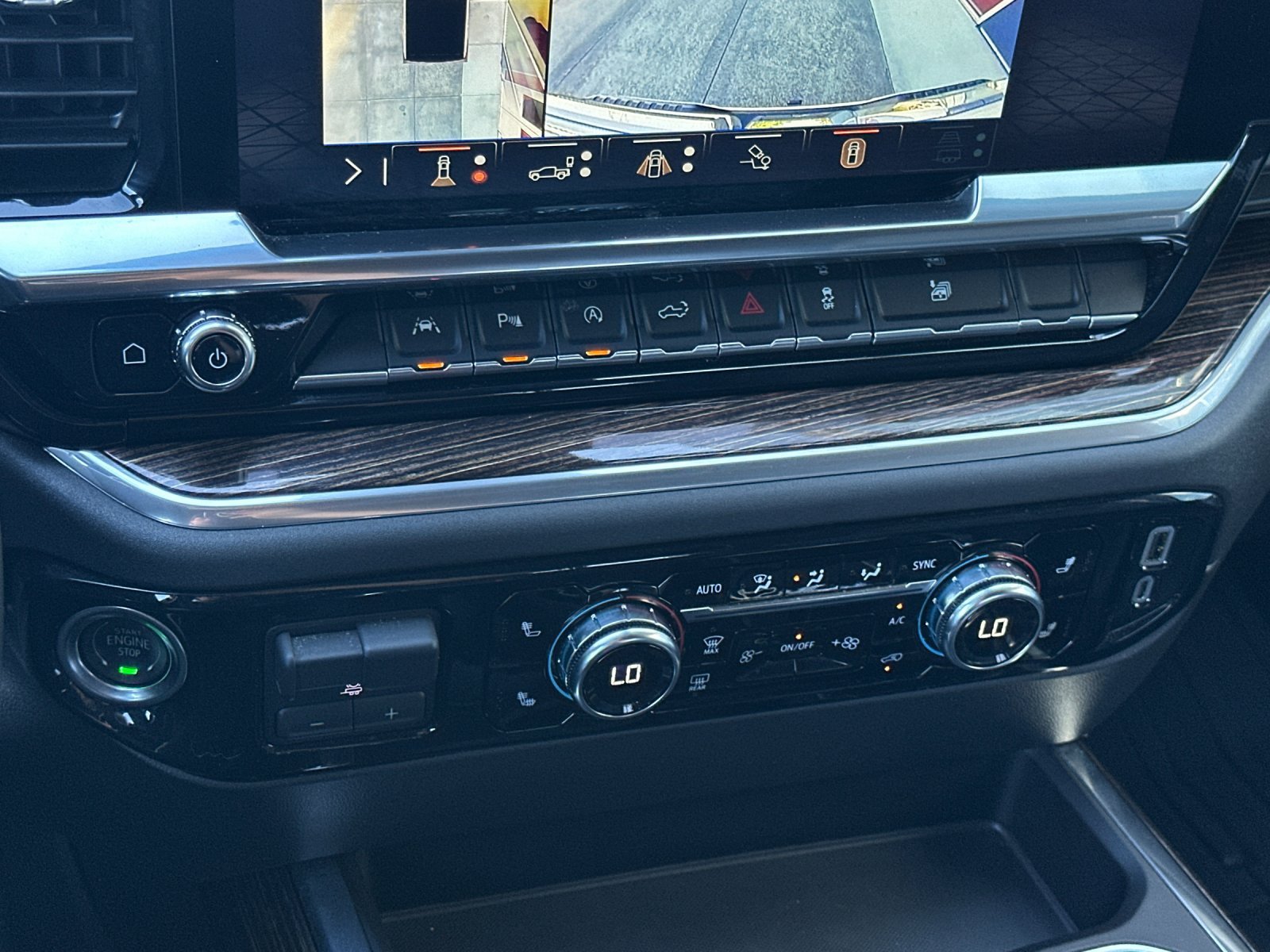 Used 2025 Summit White GMC Elevation image 20