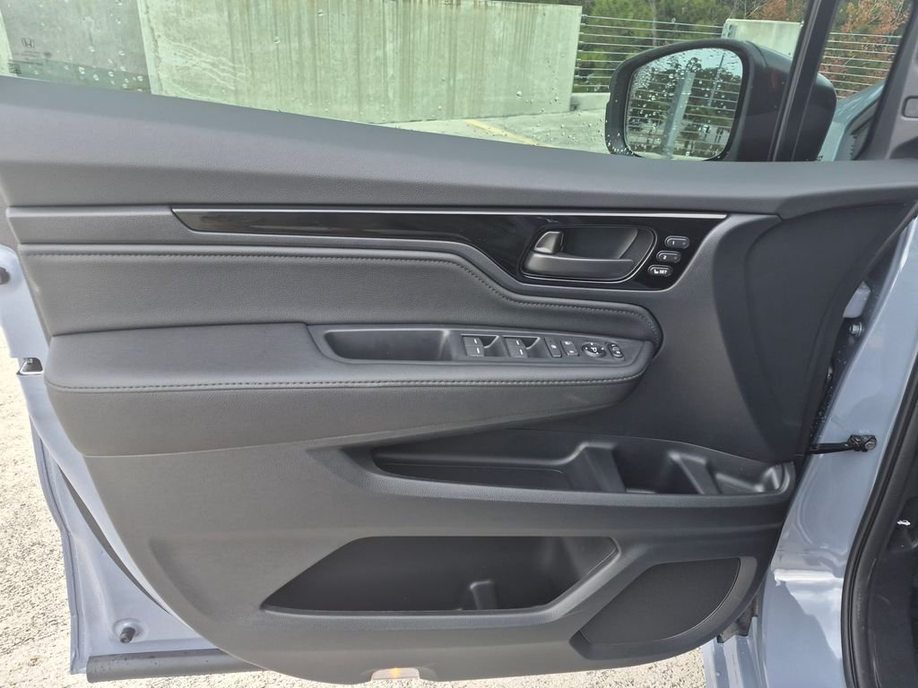 New 2027 Sonic Gray Pearl Honda Touring image 18
