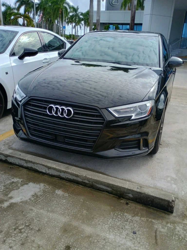 Used 2020 Mythos Black Metallic Audi Sport 40 TSI image 1
