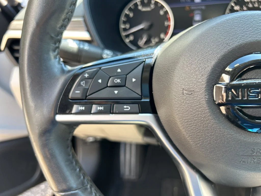 Used 2020 Black Nissan 2.5 SL image 20