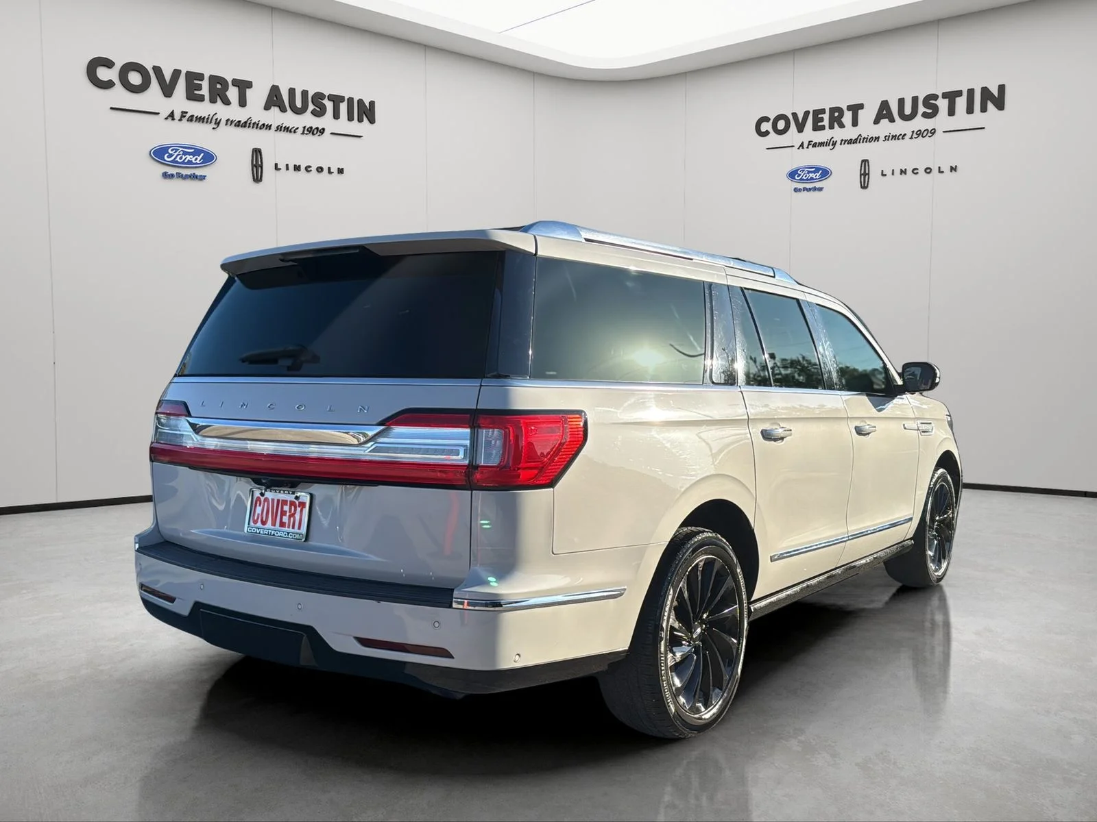 Used 2021 White Lincoln Reserve image 5