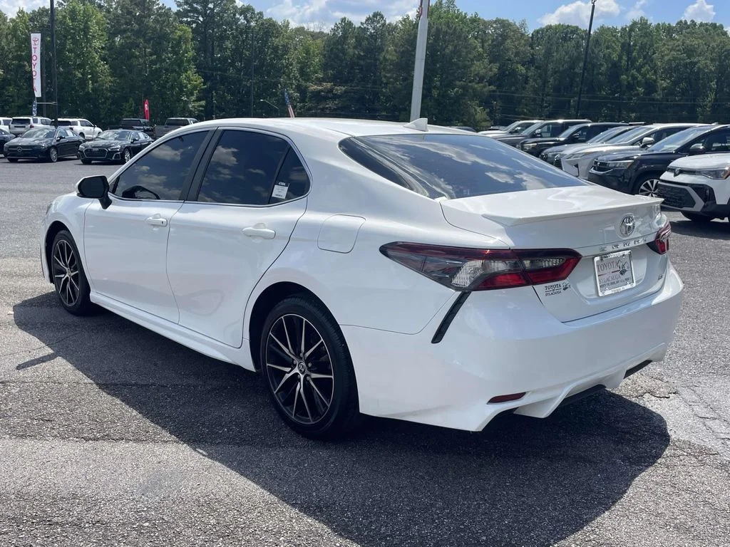 Used 2024 Ice Cap Toyota SE image 4