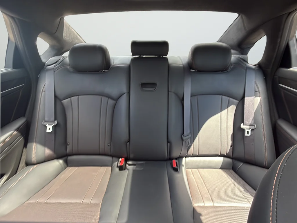 Used 2019 White Genesis 3.3T Sport image 29