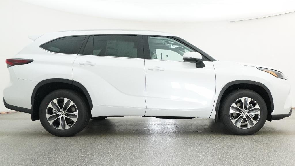 New 2026 Wind Chill Pearl Toyota XLE image 9
