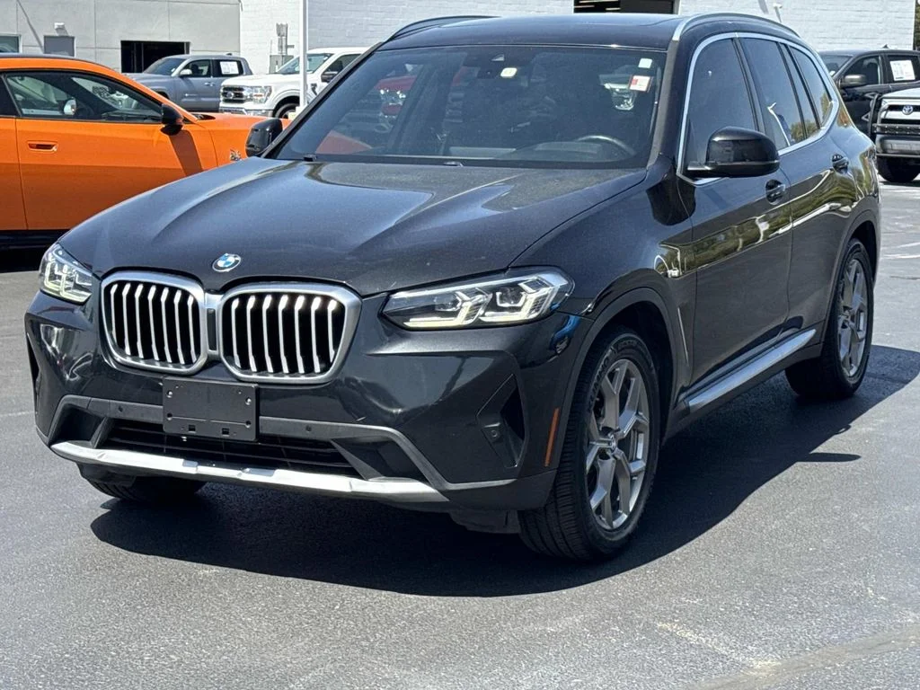 Used 2022 Black BMW sDrive30i image 3