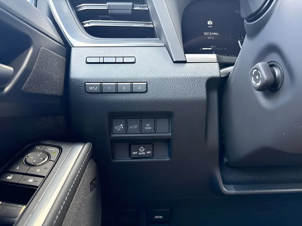 Used 2024  Lexus GX 550 Luxury image 28