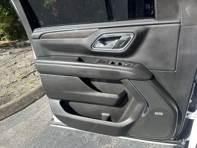 Used 2023 White Chevrolet Z71 image 29