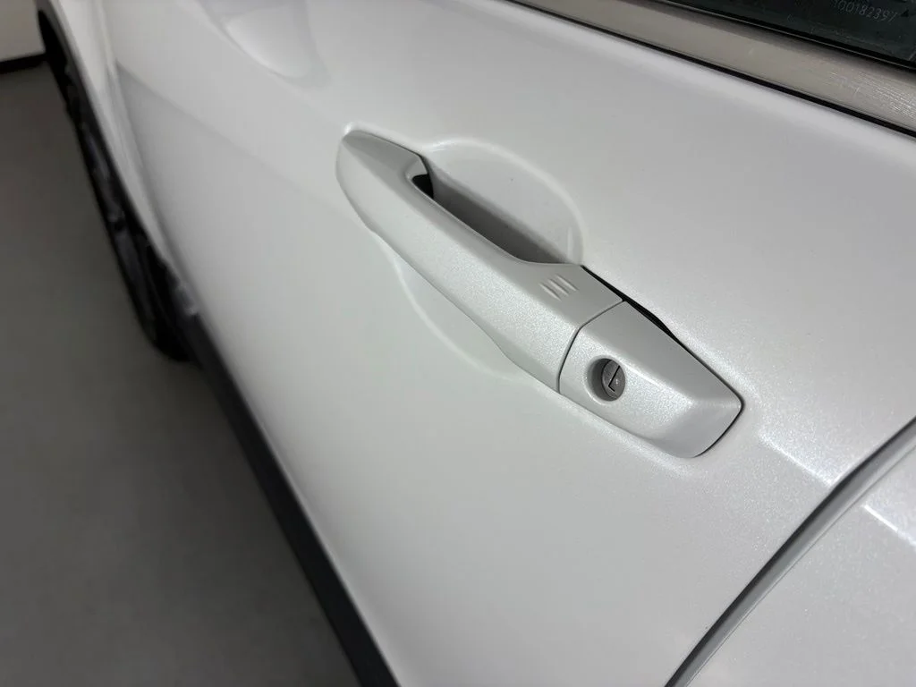 Used 2021 White Honda EX-L image 12