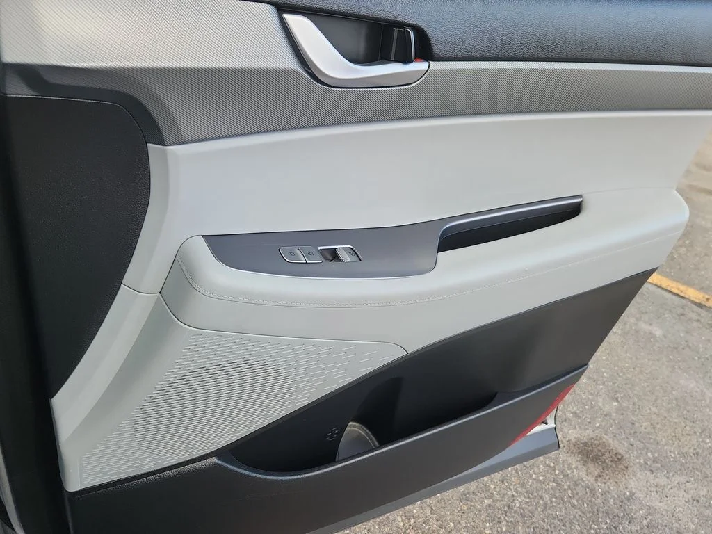 Used 2025 Silver Hyundai SEL image 13
