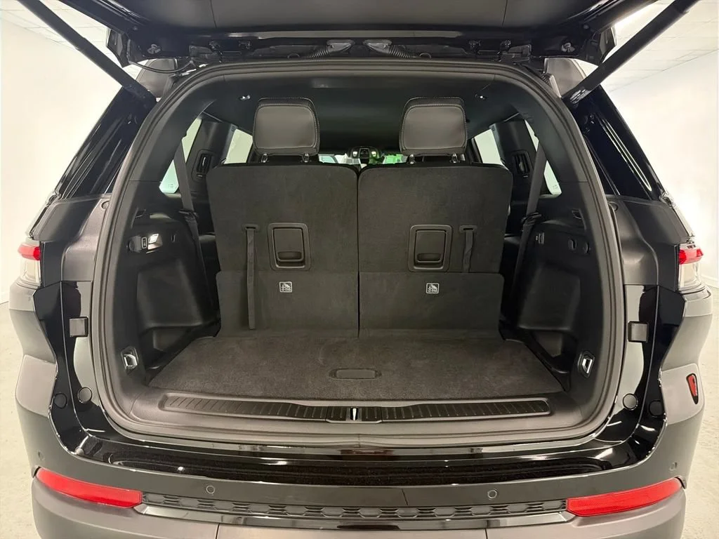 Used 2025 Diamond Black Cry Jeep Altitude image 8