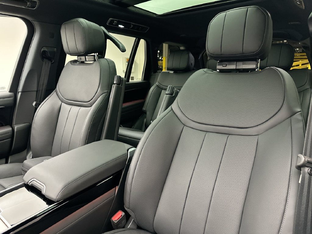 New 2027 Charente Grey Prem Met Land Rover SE image 10