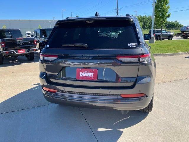 New 2026 Baltic Gray Metallic Clear-Coat Exterior Paint Jeep Limited image 6