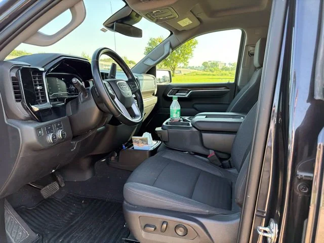 Used 2023 Gray GMC Elevation image 12