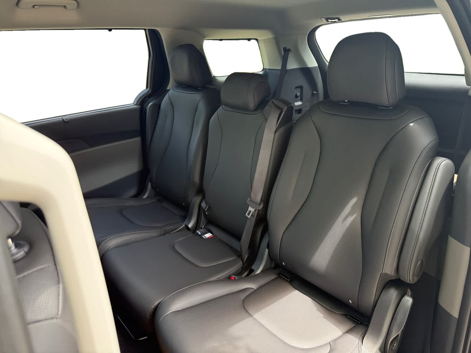 New 2026 Aurora Black Pearl Kia EX image 22