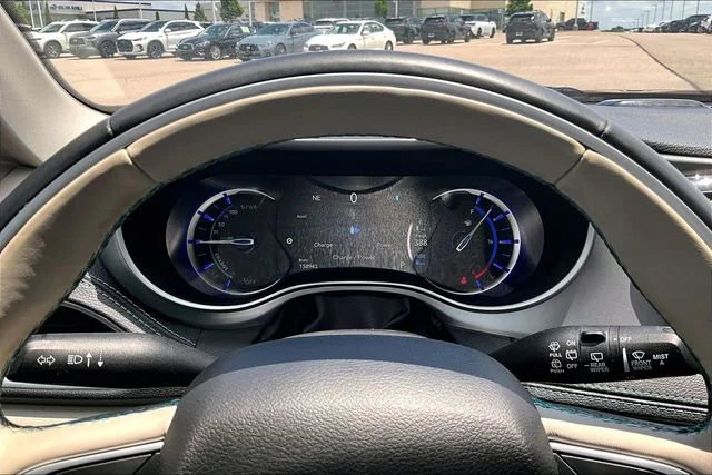 Used 2018 Red Chrysler Limited image 20