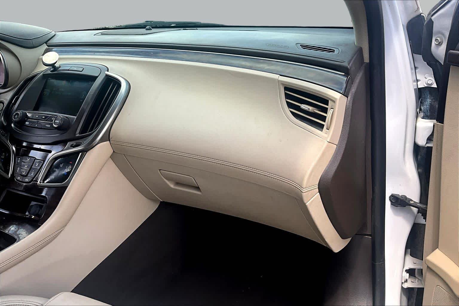 Used 2015 White Frost Tricoat Buick Leather image 18