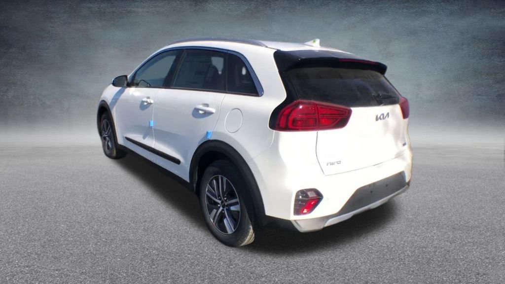 Used 2022 White Kia EX Premium image 17