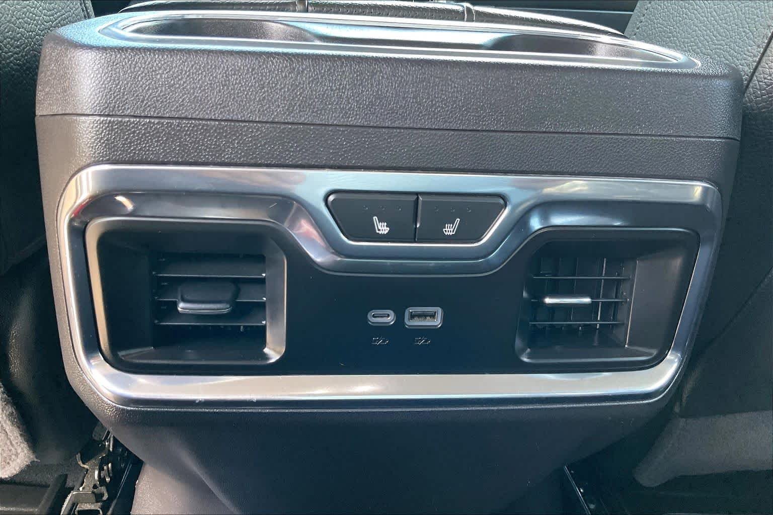 Used 2024 Onyx Black GMC Denali image 32