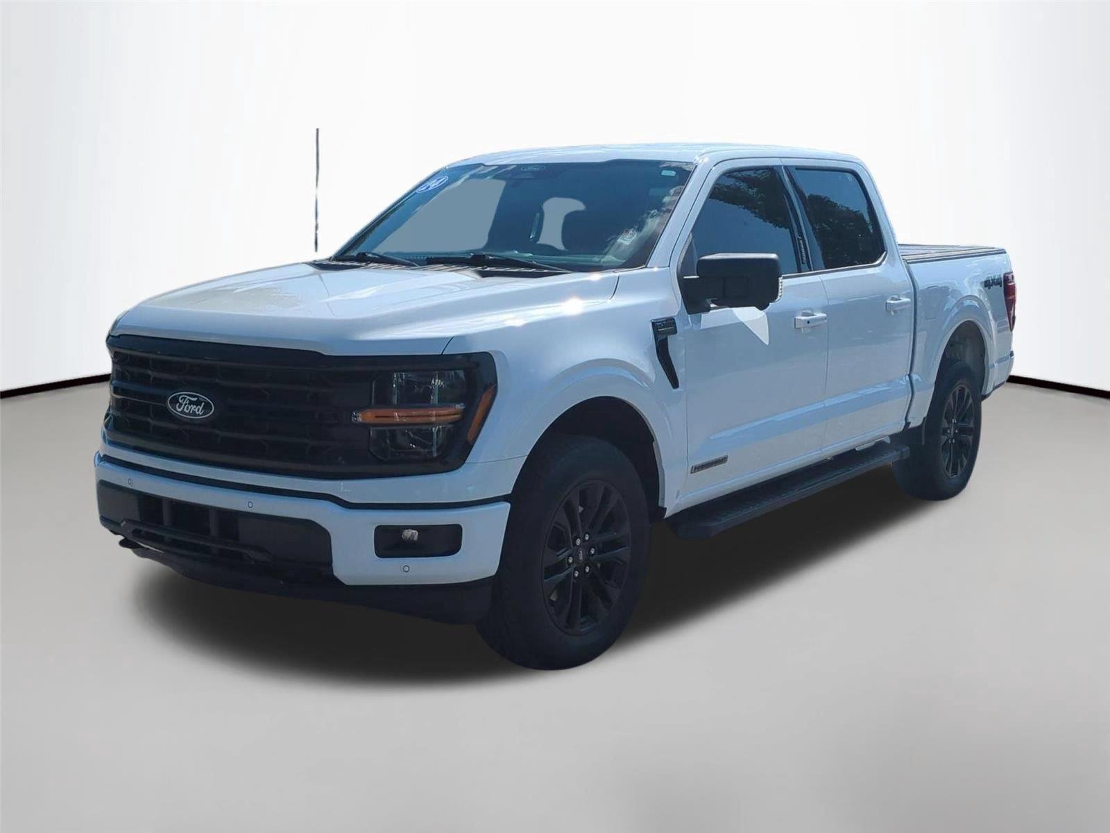 Used 2024 Oxford White Ford XLT image 1
