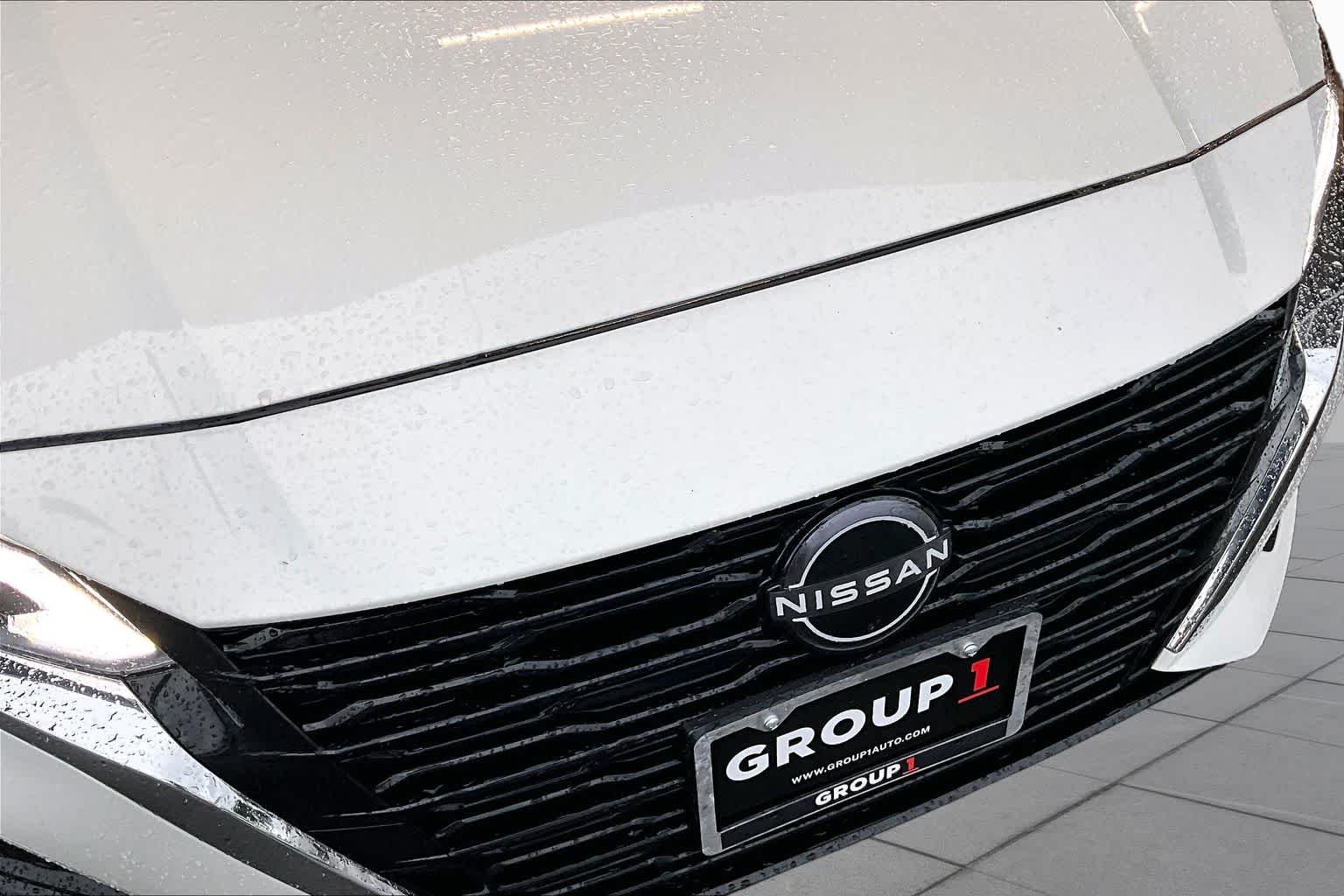 Used 2025 Glacier White Nissan SV image 28