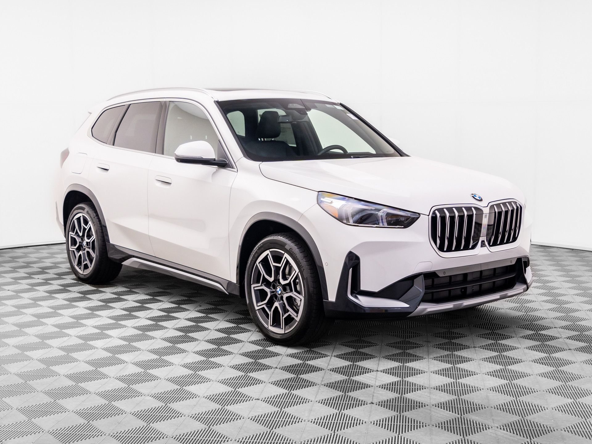 New 2026 Alpine White BMW xDrive28i image 9