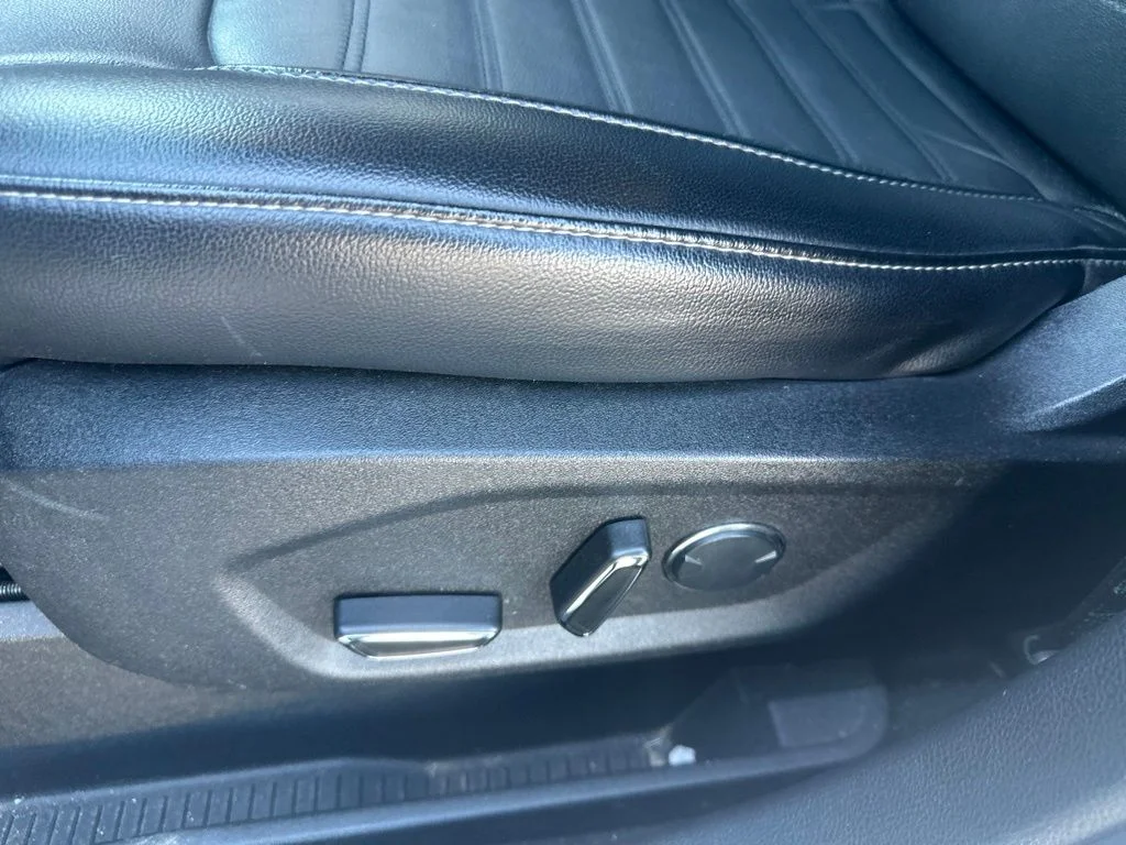 Used 2018 White Ford SEL image 5