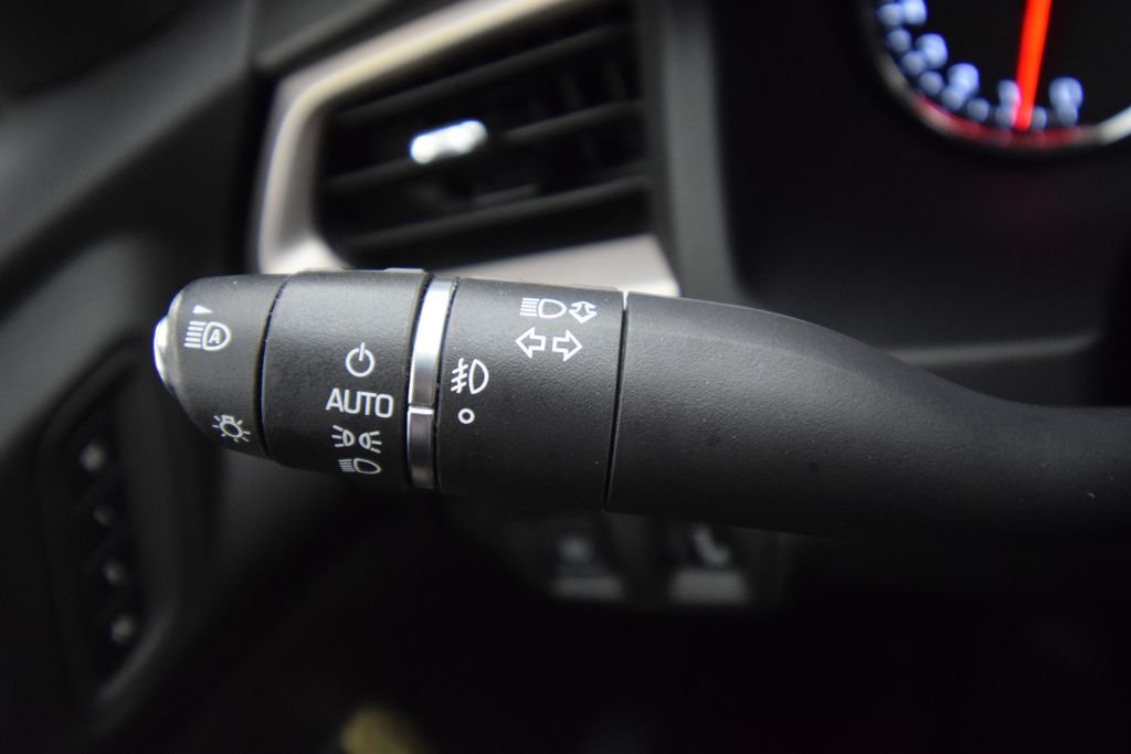 Used 2019 White Frost Tricoat GMC Denali image 43