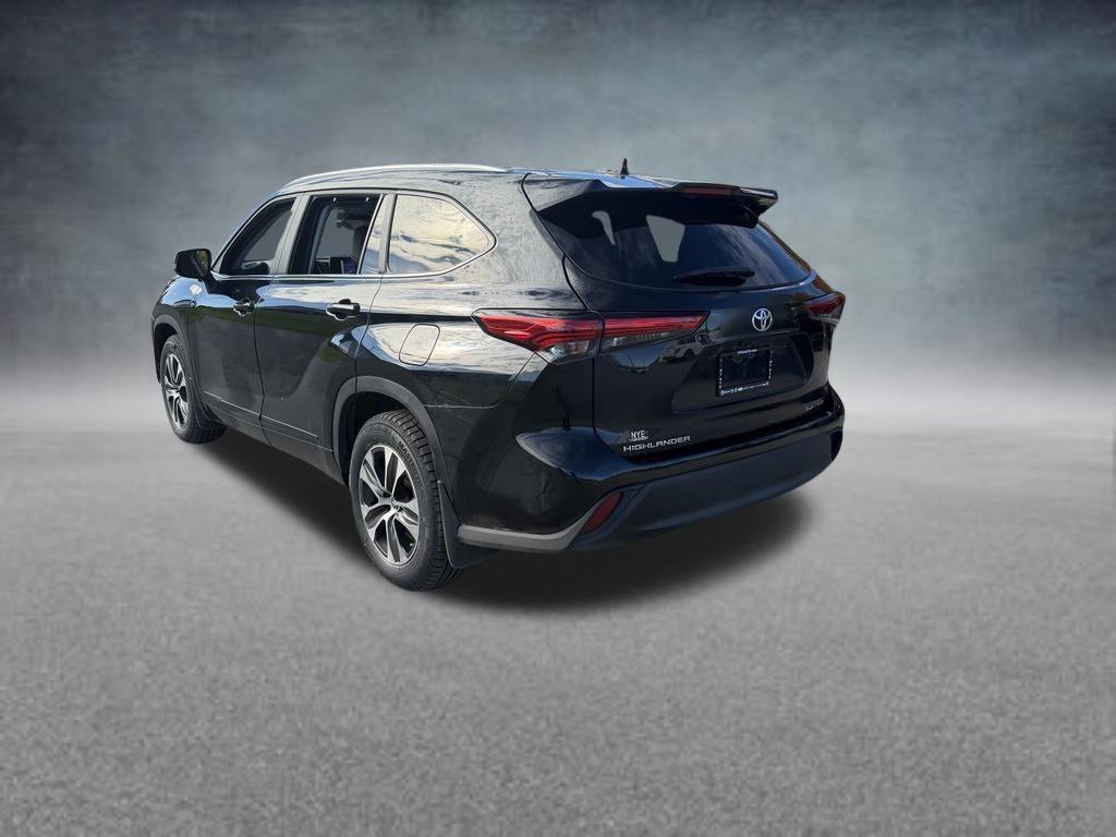 Used 2023 Black Toyota XLE image 3