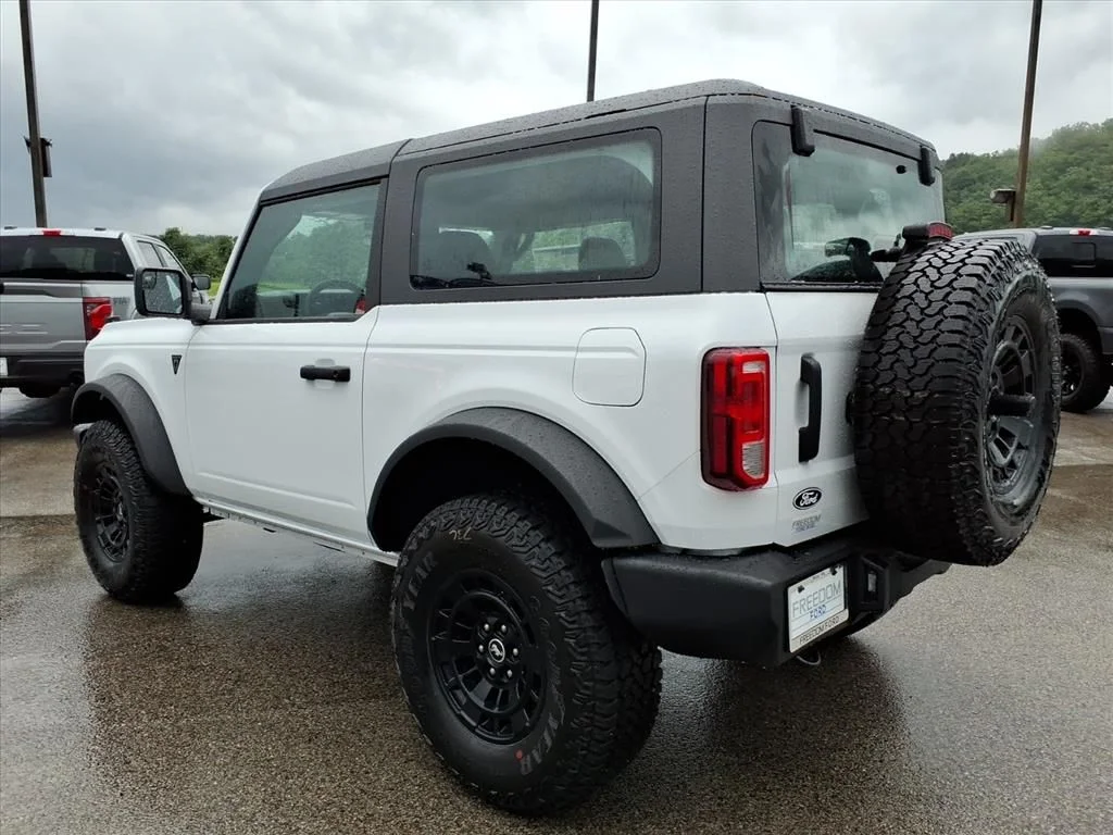 New 2026 Oxford White Ford Base image 5