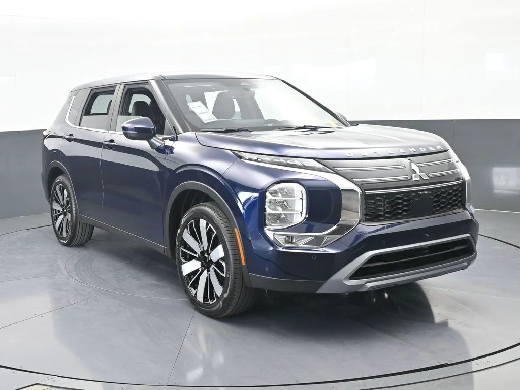 New 2026 Cosmic Blue Metallic Mitsubishi SE image 9