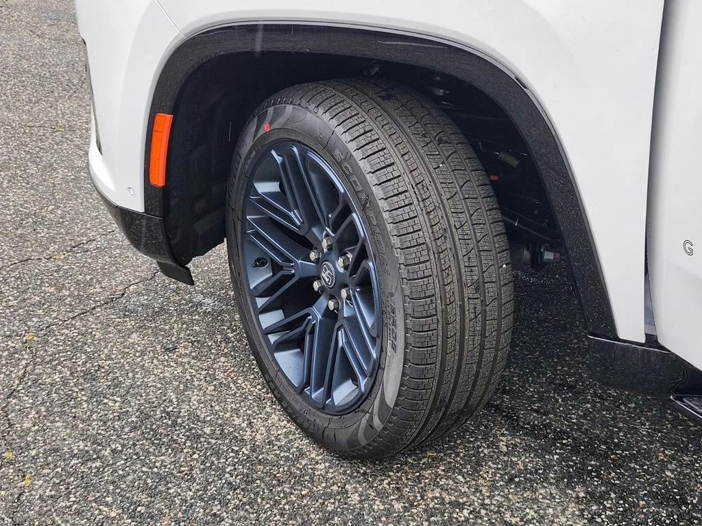 New 2026 Bright White Clear-Coat Exterior Paint Jeep  image 38