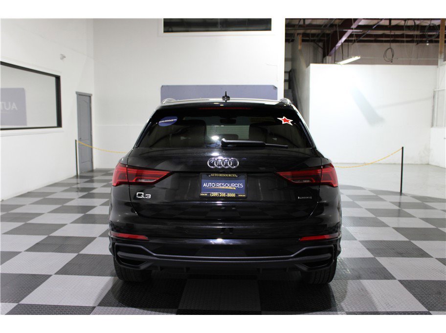 2023 Audi Q3 45 TFSI S line Premium photo 4