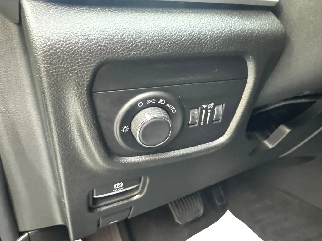 Used 2024 Black Jeep Laredo image 57