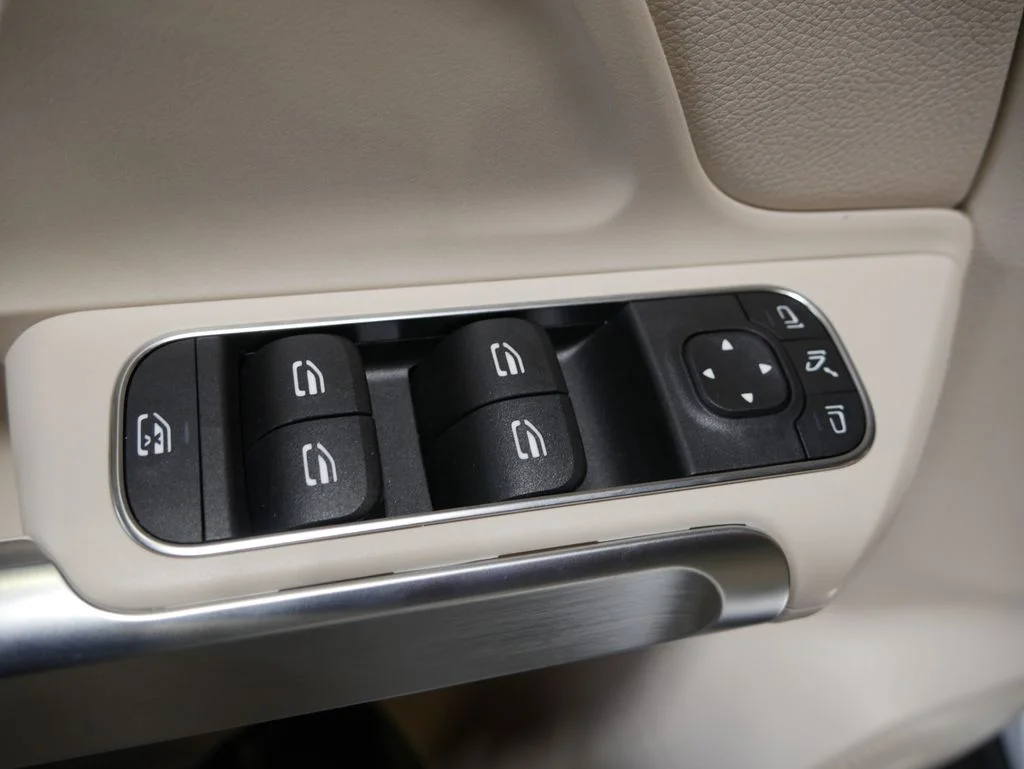Certified Used 2026 Polar White Mercedes-Benz GLB 250 image 18