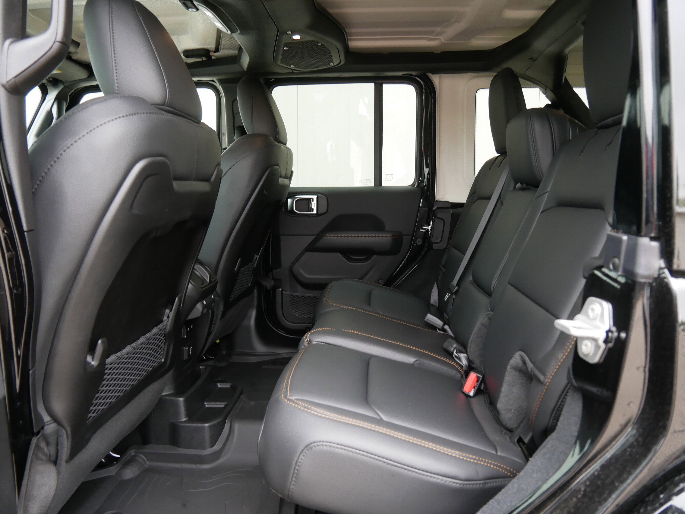 New 2026 Black Clear-Coat Exterior Paint Jeep Sahara image 8