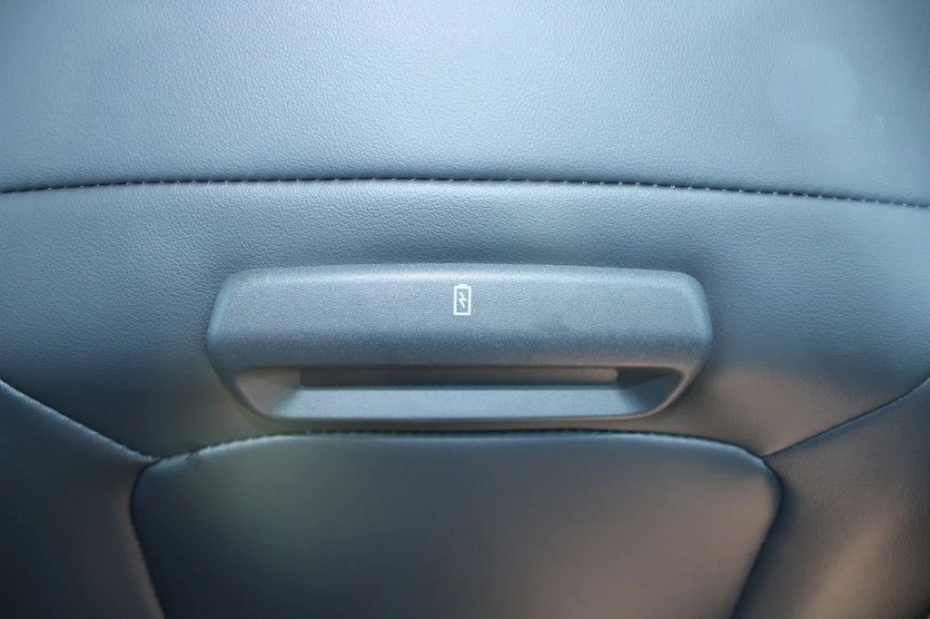 New 2027 Agate Black Metallic Ford MAX Platinum image 28