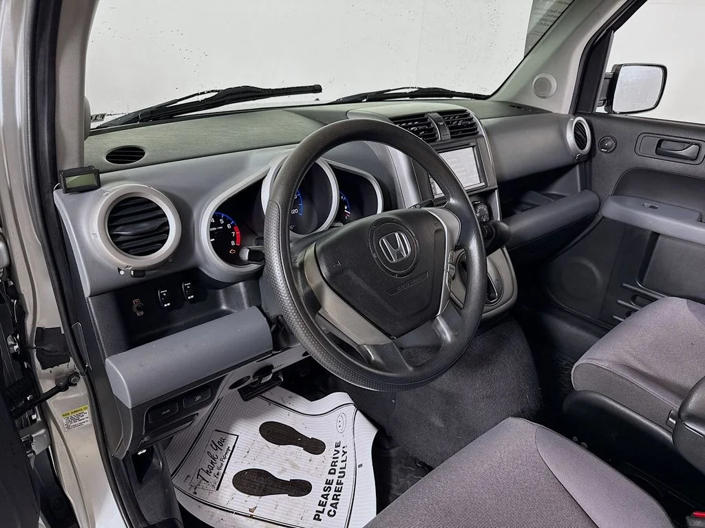 Used 2008 Alabaster Silver Metallic Honda LX image 9