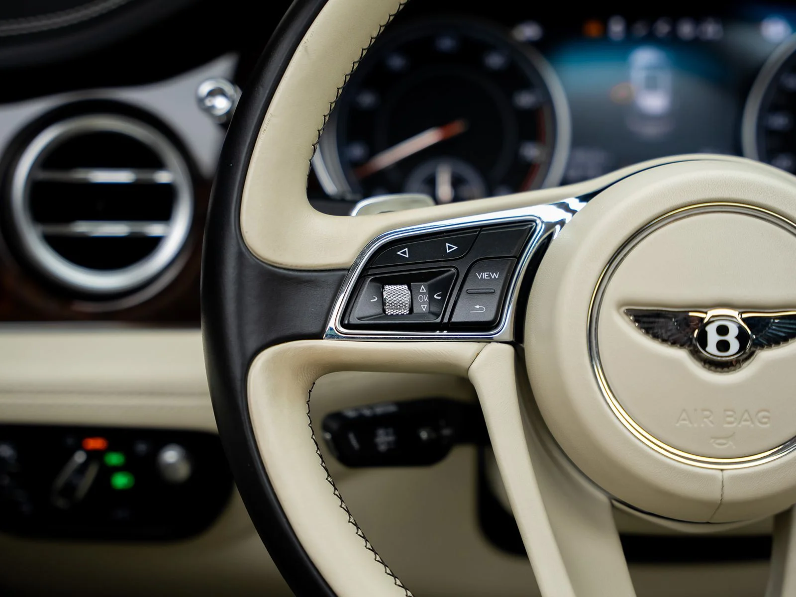 Used 2018 Gray Bentley W12 image 41