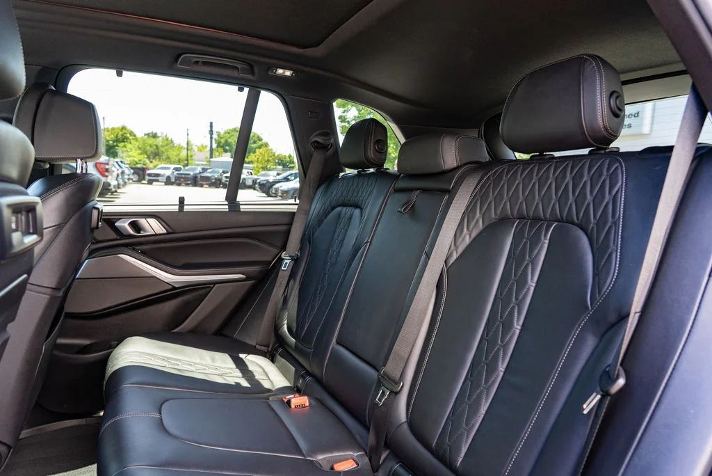 Used 2019 White BMW xDrive50i image 24