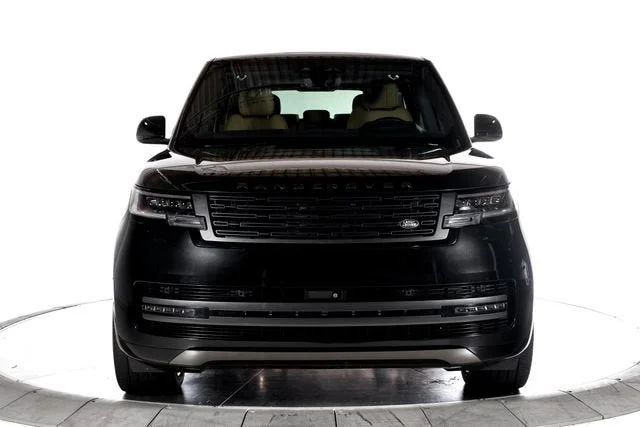 Used 2025 Santorini Black Metallic Land Rover SE image 10