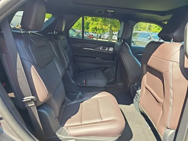 Used 2025 Gray Ford Platinum image 11