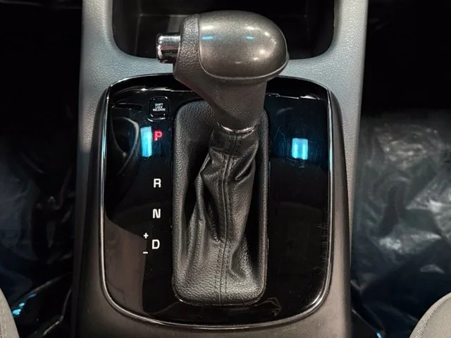 Used 2017 White Kia LX image 23