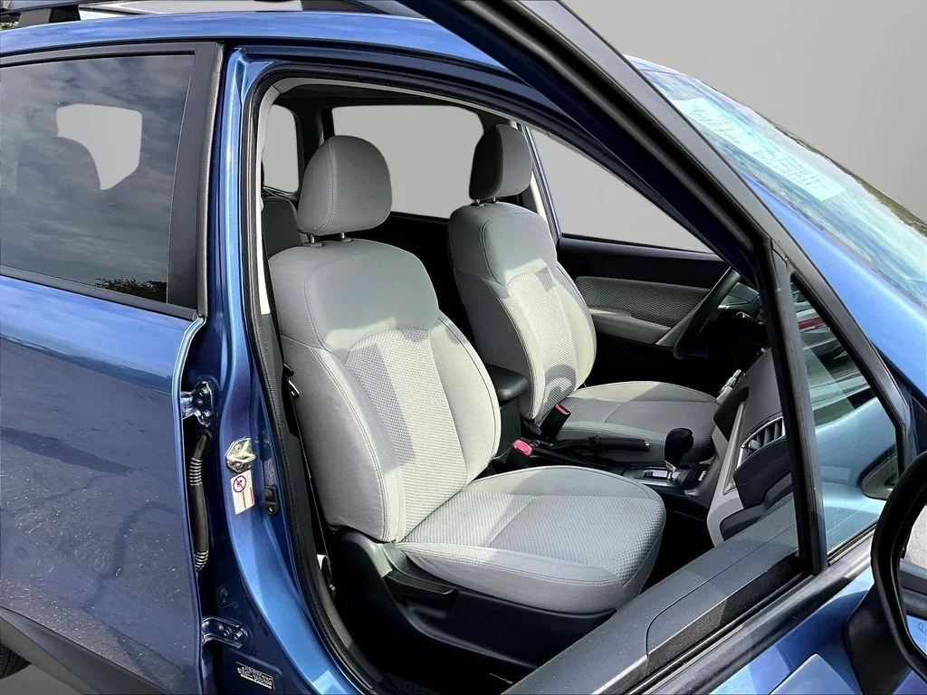 Used 2017 Quartz Blue Subaru 2.5i Premium image 30