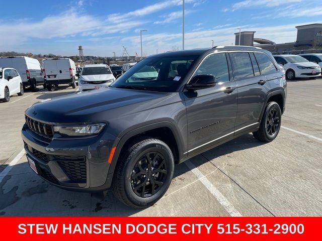 2026 Jeep Grand Cherokee Laredo Altitude