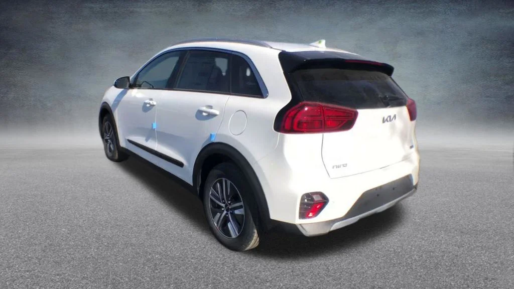 Used 2022 White Kia EX Premium image 17